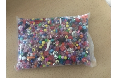Plastic beads assorted 450g
